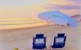 Casa d'Aroeira Residencial Boutique - Centro de Juqueí - 2 quadras do mar - Serviço de Praia - Roupa de Cama 600 fios algodão Egípcio - Toalhas Banho e Praia - Tudo Novo - Estacionamento Interno - Cozinha - Consulte unidades com Ofurô Hidro e Cromote